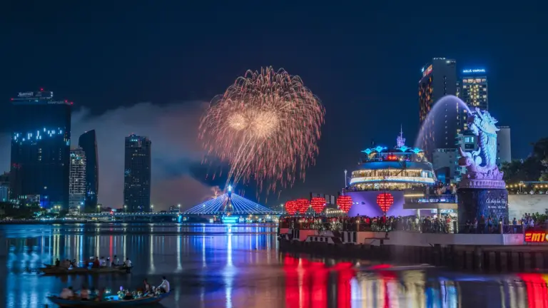 Things to Do in Da Nang at Night: Food, Hidden Bars and Local Experiences After Dark