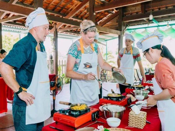 Lớp Học Nấu Ăn Tại Hội An: Khám Phá Văn Hóa Việt Qua Từng Hương Vị