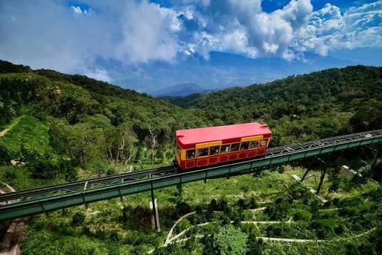 Được đi tàu hỏa leo núi và ngắm cảnh 